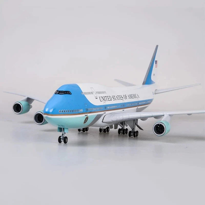 Boeing B747 - Air Force One model, 50.5CM in size, equipped with lights and sound control.